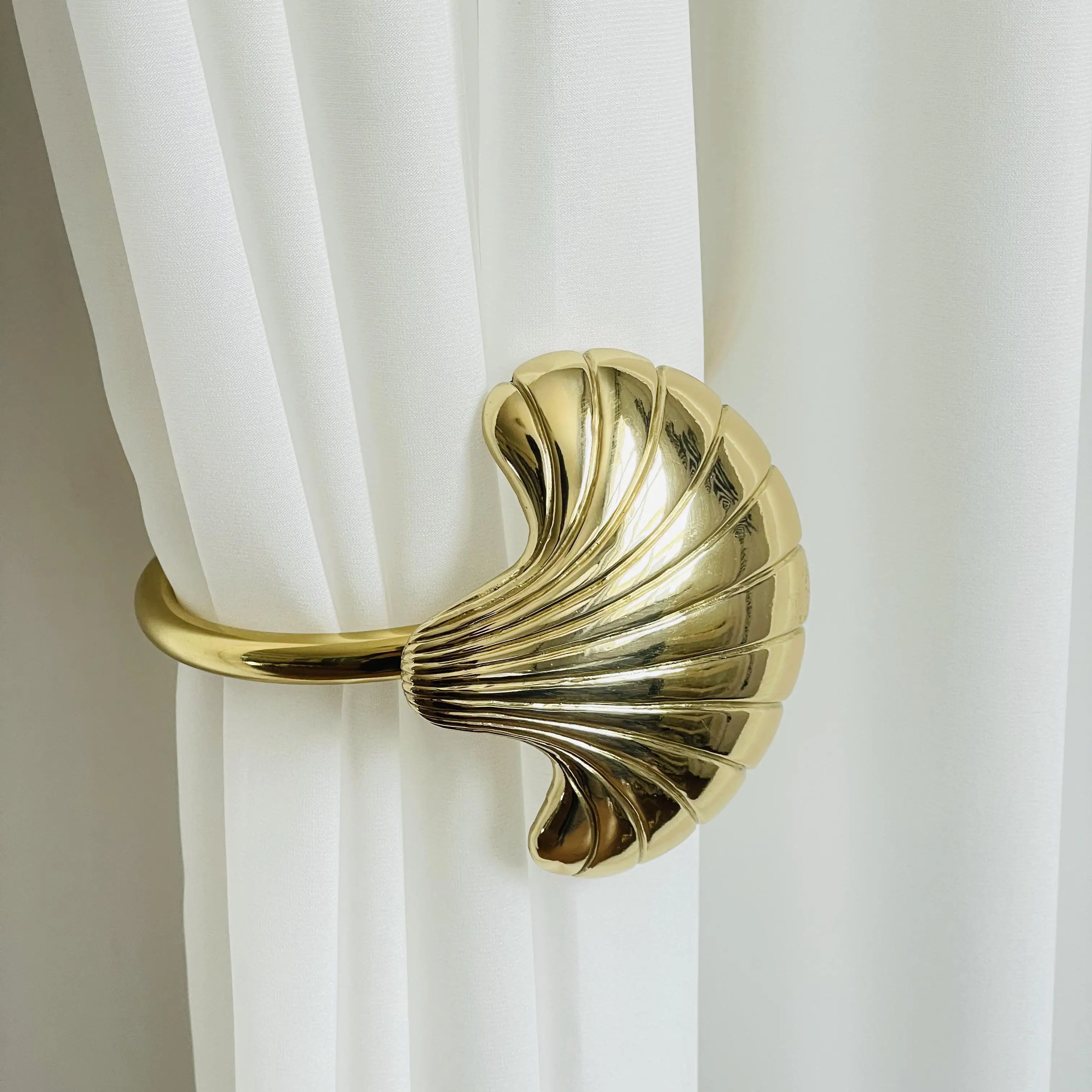 Curtain Fixed Curtain Wall Mounted Metal Curtain Hook - H14 (Handmade Brass)