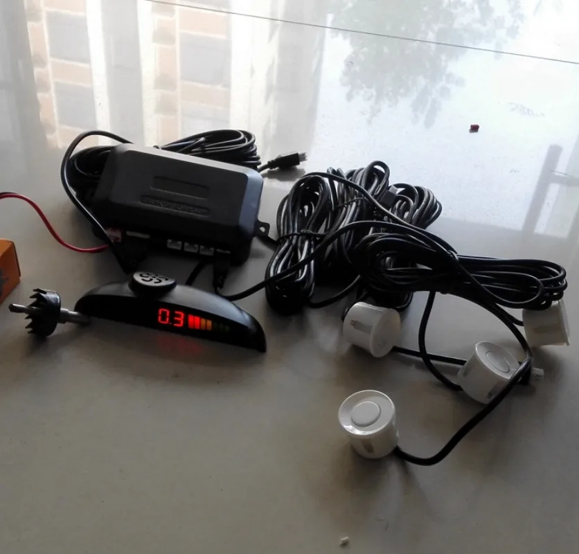 Car reversing radar 4 probes, voice dual-core crescent screen trolley car upgrade universal