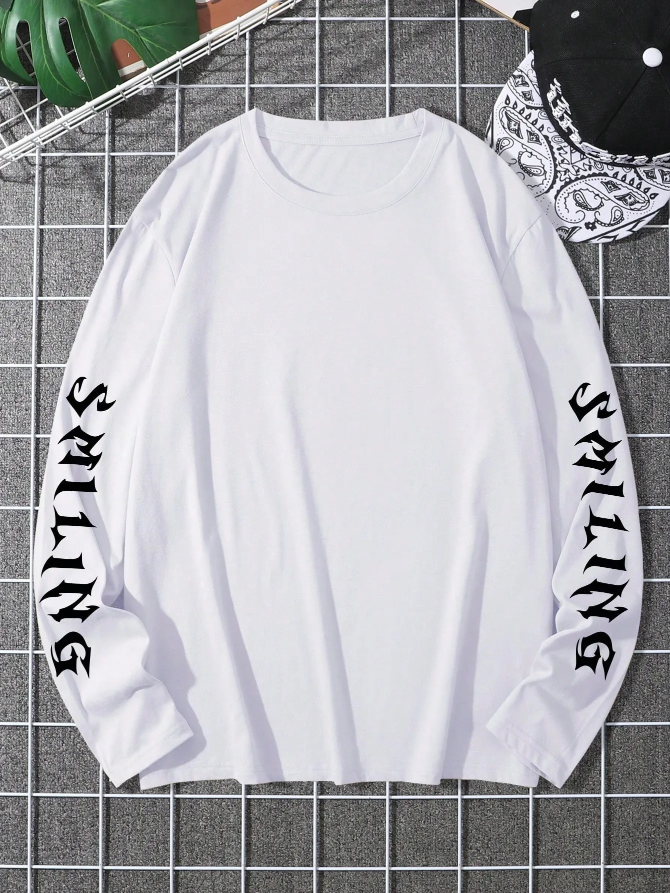 The new men's long-sleeved T-shirt for Spring and Autumn 2025 features a casual and comfortable 3D pattern print on the street