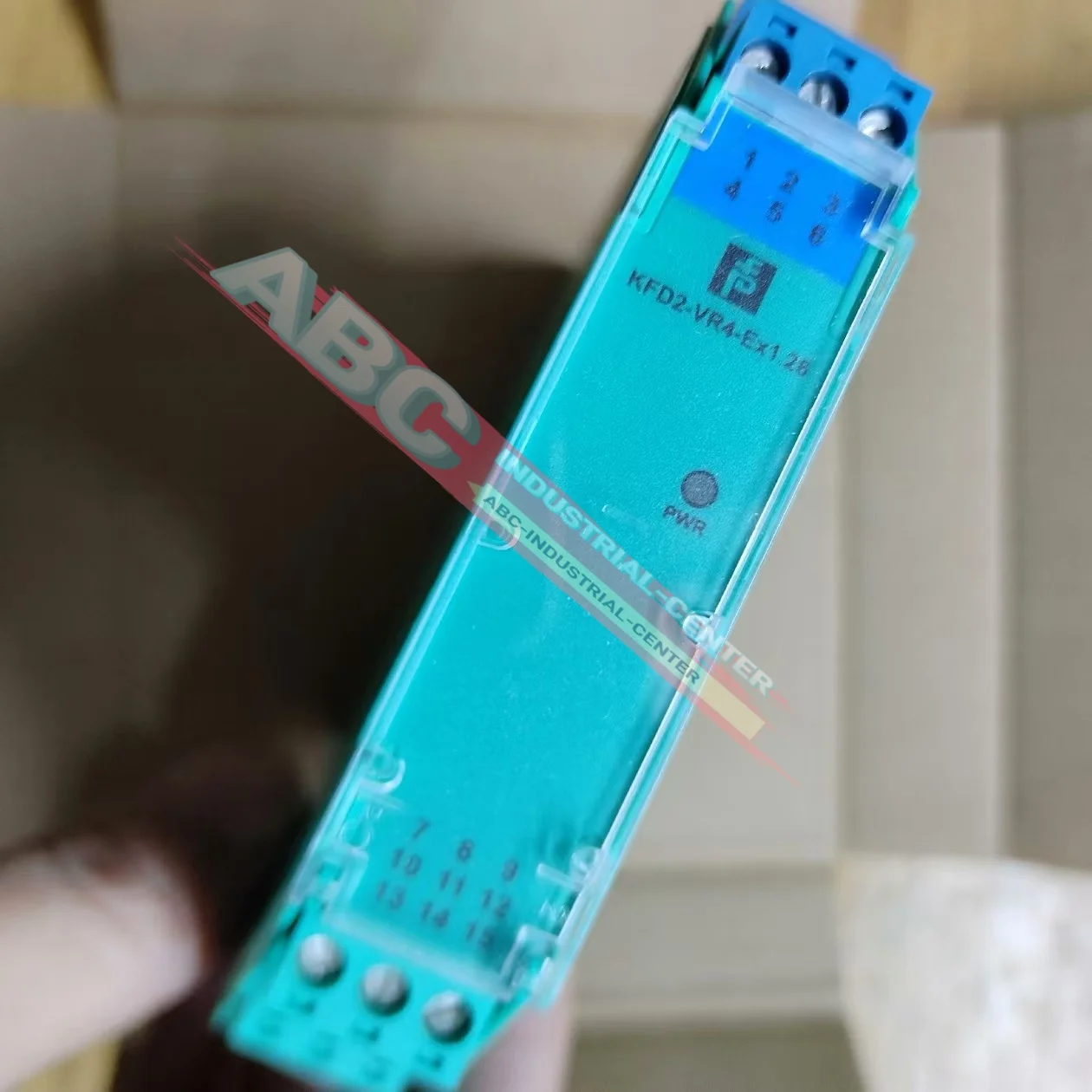 New in box  KFD2-SCD-EX1.LK Safety Barrier KFD2-VR4-EX1.26