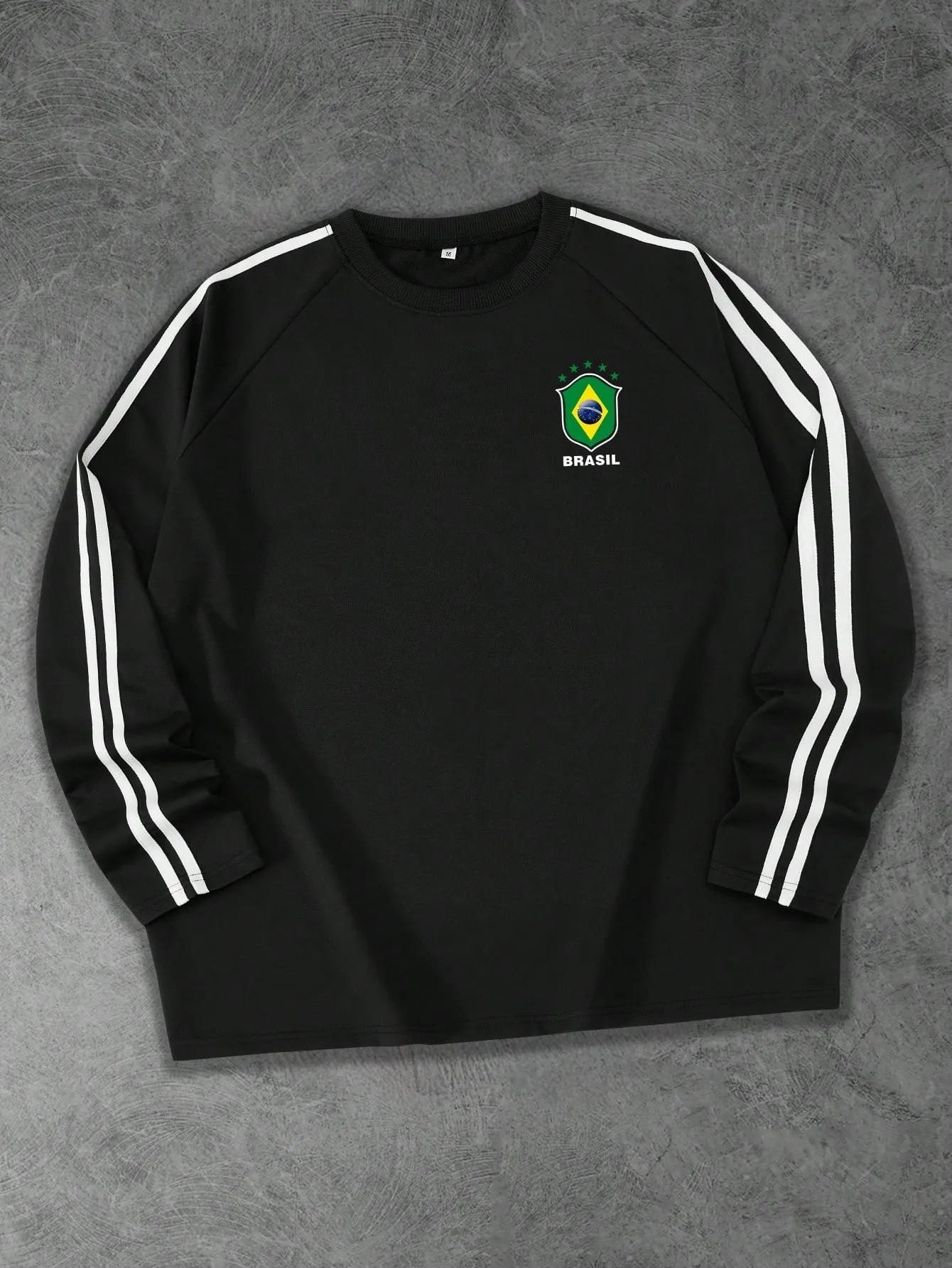 The new men's long-sleeved T-shirt for Spring and Autumn 2025 is casual fashionable and comfortable with 3D digital printing